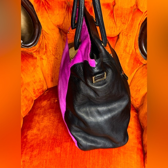 Heather Henry Color Block Fuchsia Fur & Black Pebbled Leather Tote Bag - Picture 4 of 13